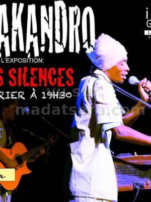 Piarakandro au vernissage de l'exposition Voies des silences Is'Art Galerie