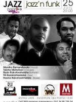 Manitra Ramandavola (vocal), Tabiha Mahatozo (Claviers), Rado Rakotorahalahy (Batterie), Titi Razaka