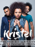 Kristel‍ en show case Is'Art Galerie‍