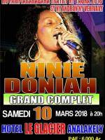 Ninie Doniah au grand complet Le Glacier Analakely