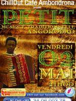 Petit musique traditionnelle Angorodao en concert au Chillout Café Ambondrona