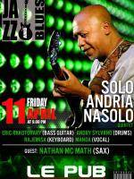 Solo Andrianasolo en concert au Le Pub