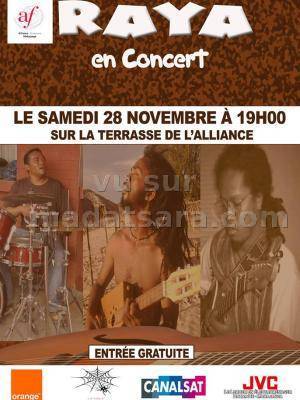 Raya en concert sur la terrasse de l'Alliance Française de Mahajanga