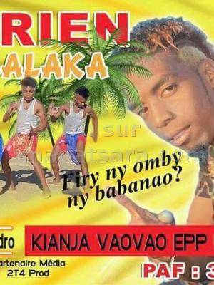 Adrien en concert Kianja EPP Kiangara