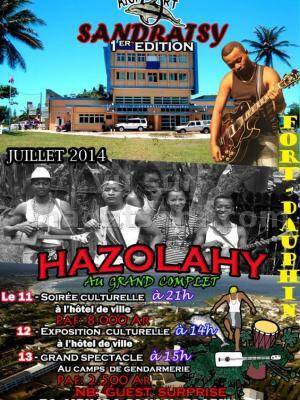 Hazolahy au grand complet en concert Sandratsy 1ère édition à l'Hotel de ville Fort-Dauphin