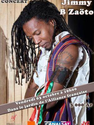 Jimmy B Zaöto en concert dans le jardin de l'Alliance Française de Mahajanga.