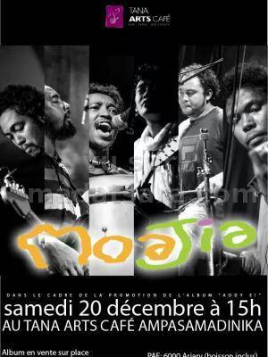 Moajia en concert au Tana Arts café Ampasamadinika