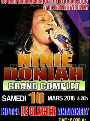 Ninie Doniah au grand complet Le Glacier Analakely