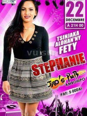 Stéphanie tsinjaka alohan'ny fety JAO'S PUB