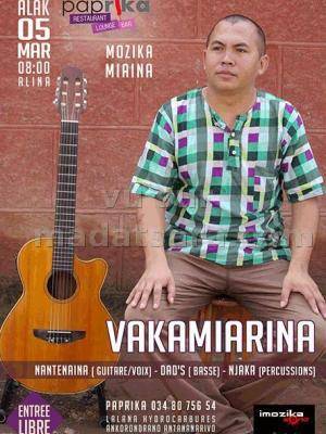 Avec Nantenaina (Voix/guitare), Dad's (Basse), Njaka (Percussions)